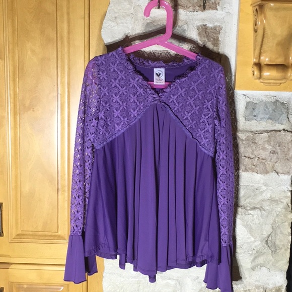 Limeapple Other - Girl & Co. By Limeapple. 
Gorgeous Flowy Top